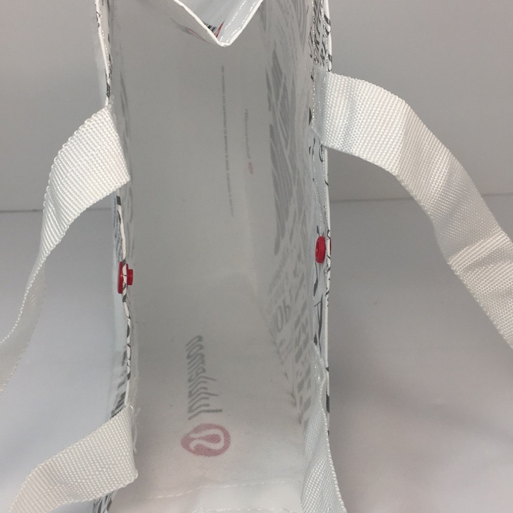 🤍NWOT🤍LULULEMON🤍WHITE & SILVER REUSABLE  BAG - Picture 11 of 15